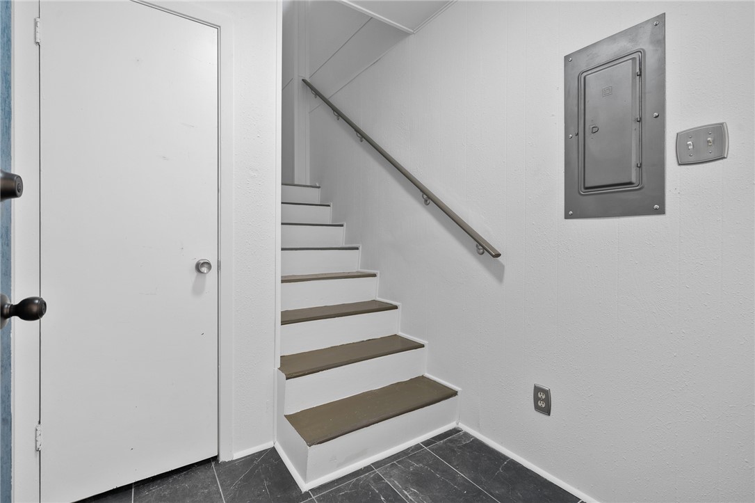 318 W Cotter Ave 2 Property Photo 19