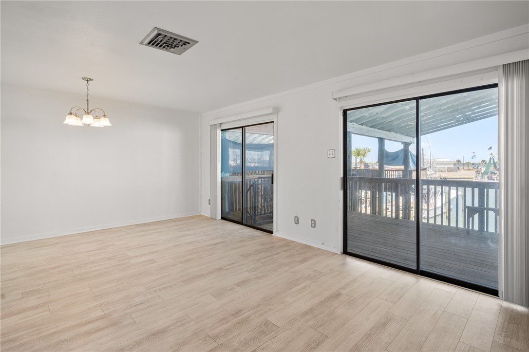 318 W Cotter Ave 2 Property Photo 22