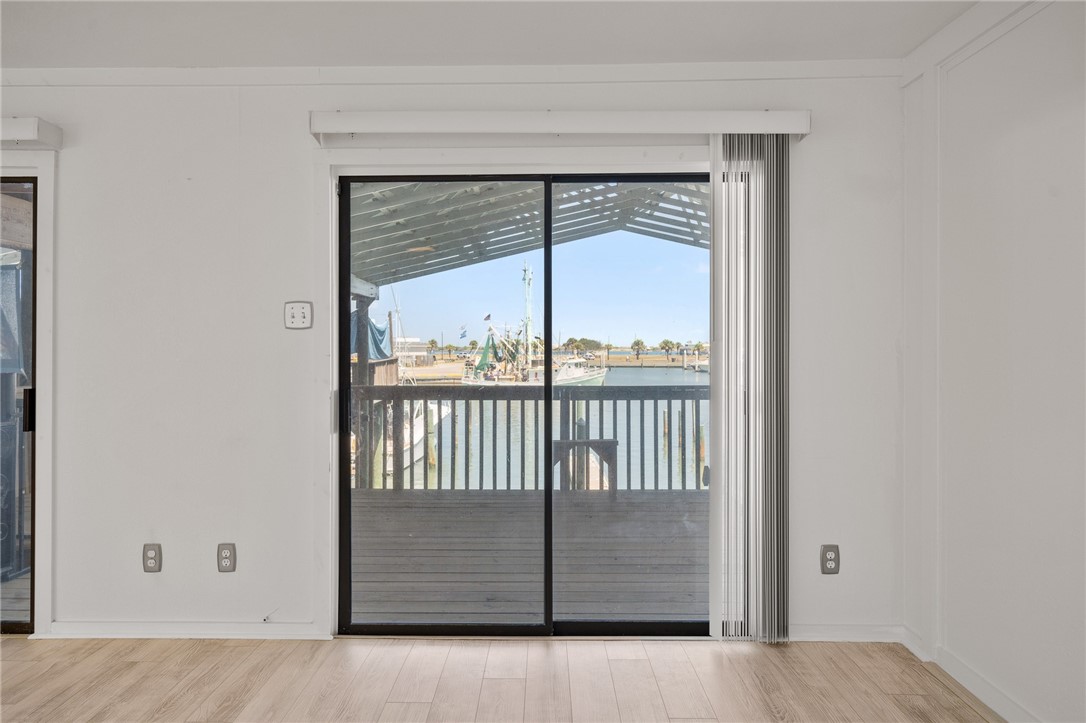 318 W Cotter Ave 2 Property Photo 23