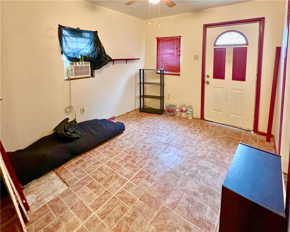 600 S Rachal St Property Photo 8