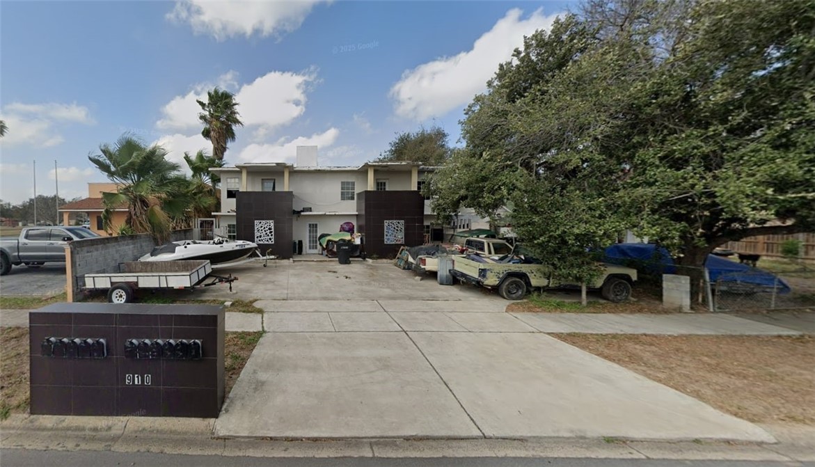 908 S 15th St Property Photo 1