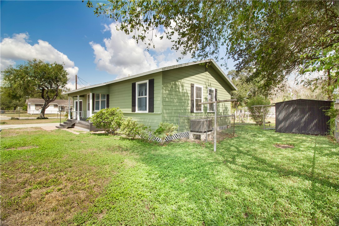 901 E 5th Property Photo 5