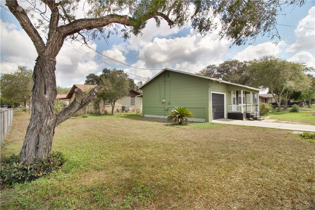 901 E 5th Property Photo 6