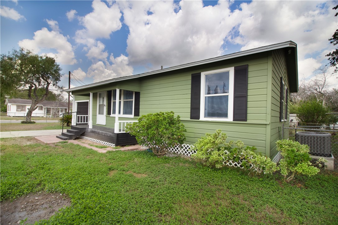 901 E 5th Property Photo 7