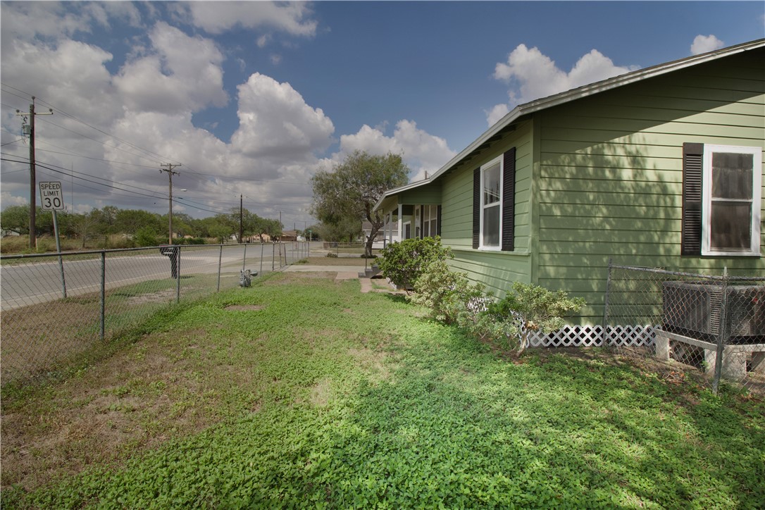 901 E 5th Property Photo 8