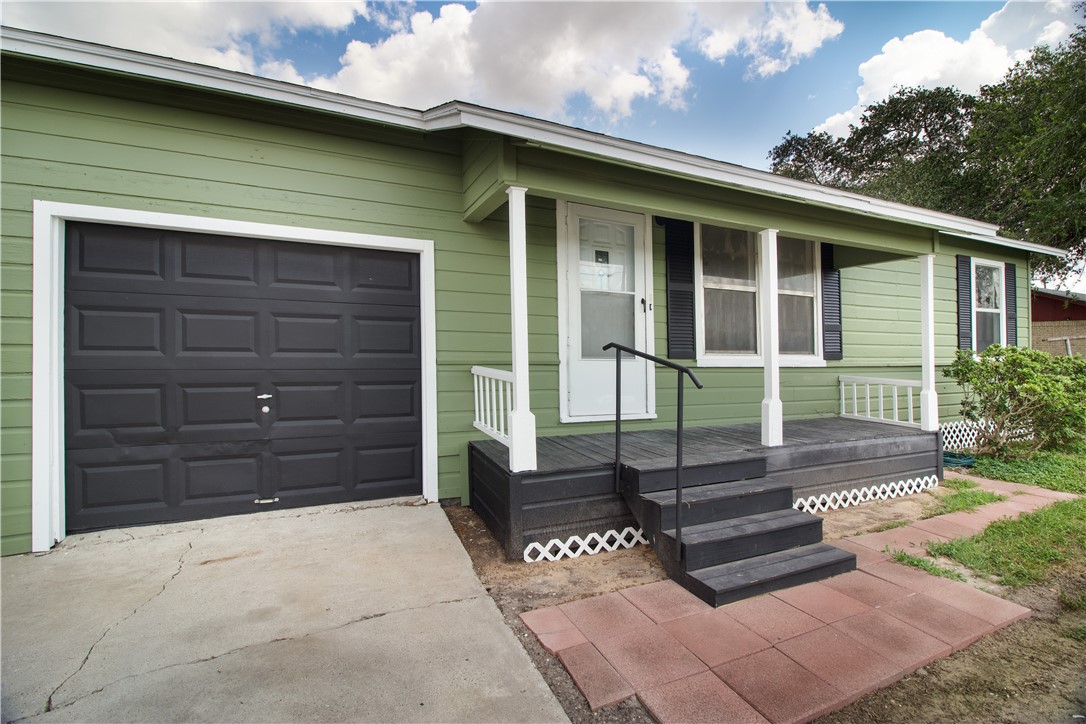 901 E 5th Property Photo 9