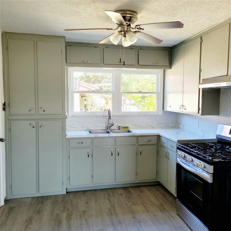 901 E 5th Property Photo 11