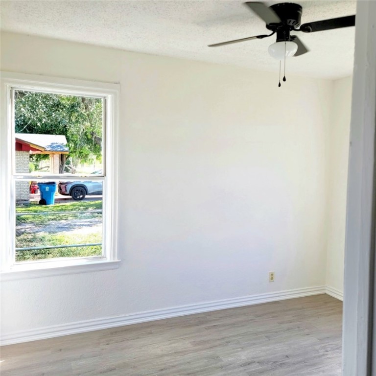 901 E 5th Property Photo 14