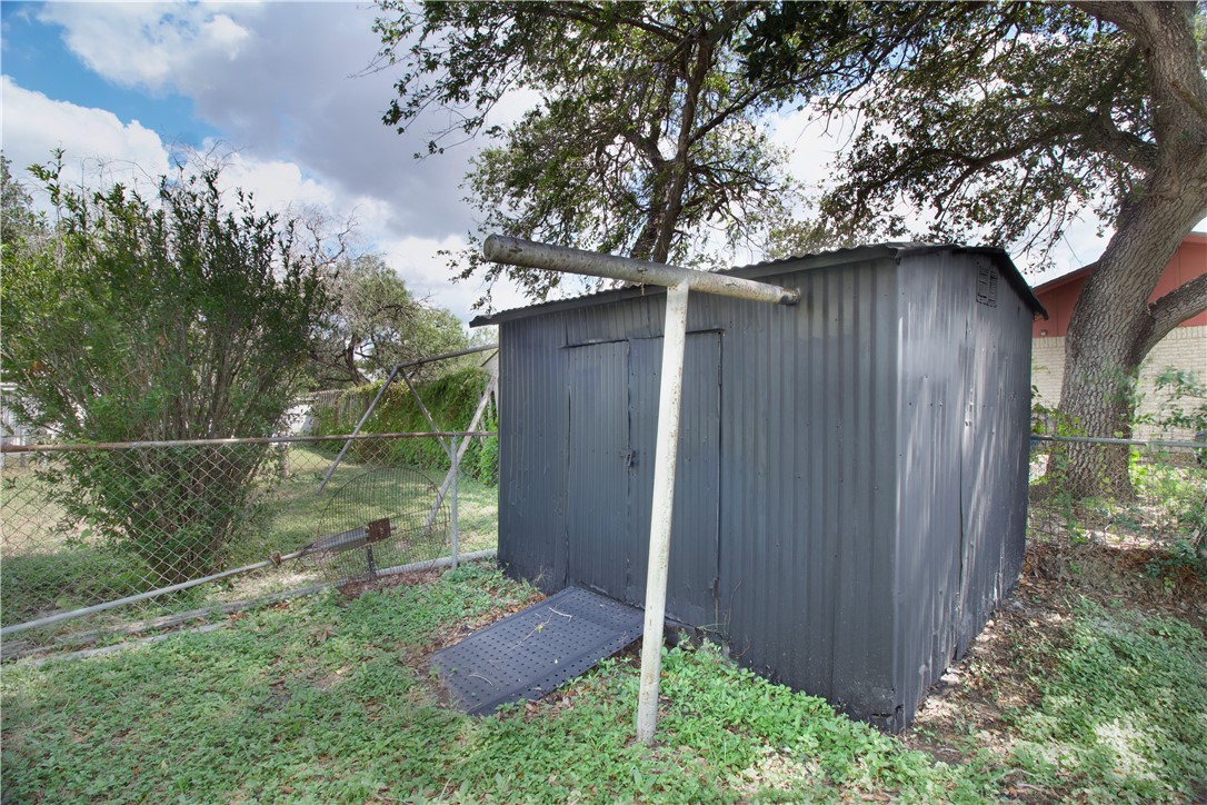 901 E 5th Property Photo 19