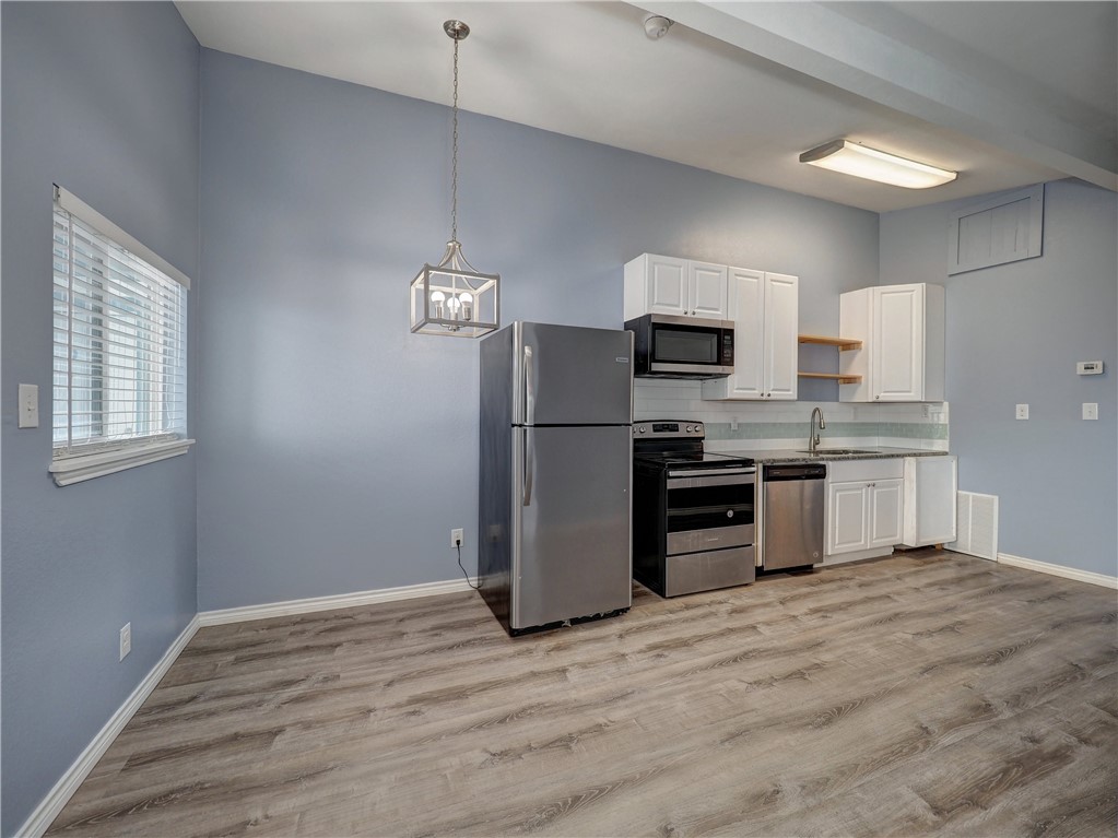 419 6th St Property Photo 2