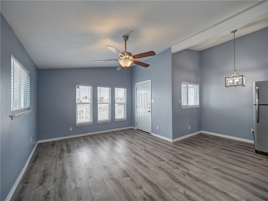 419 6th St Property Photo 4