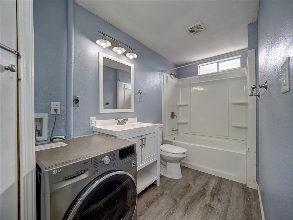 419 6th St Property Photo 5