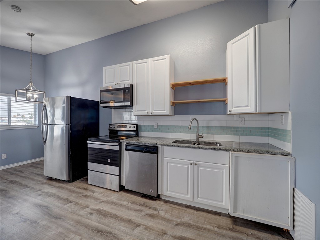 419 6th St Property Photo 6