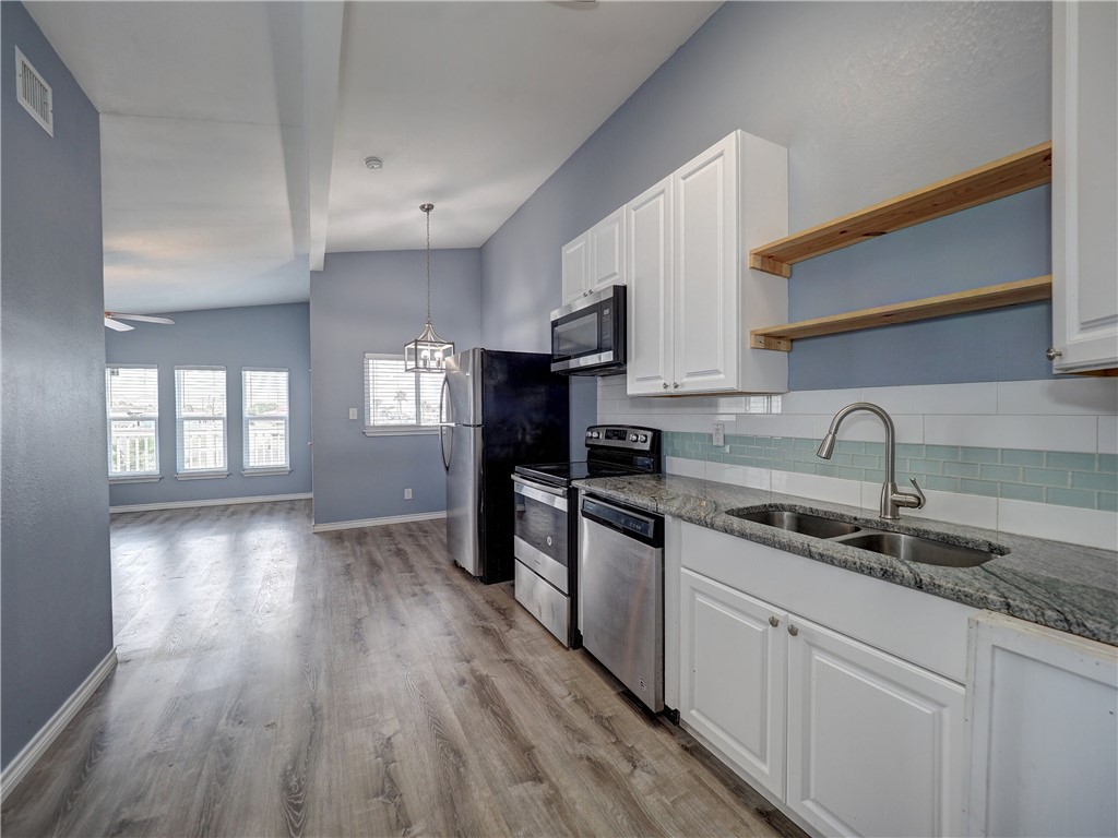 419 6th St Property Photo 7