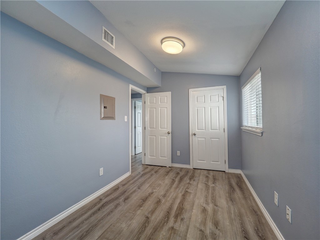 419 6th St Property Photo 9