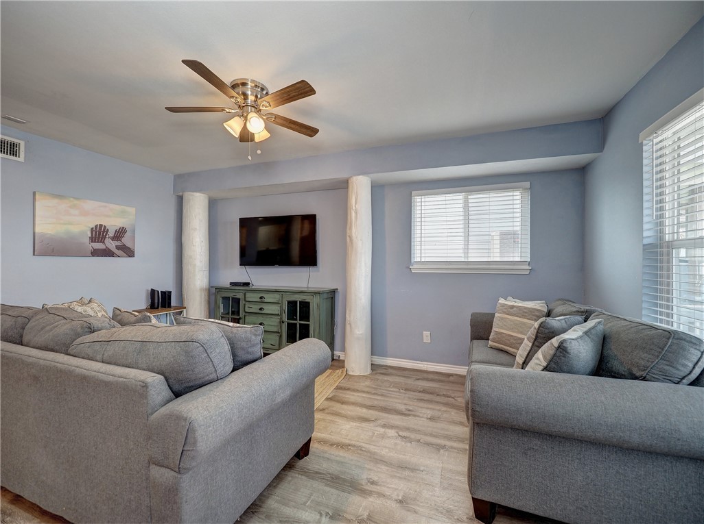 419 6th St Property Photo 12