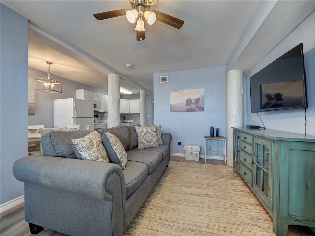 419 6th St Property Photo 13