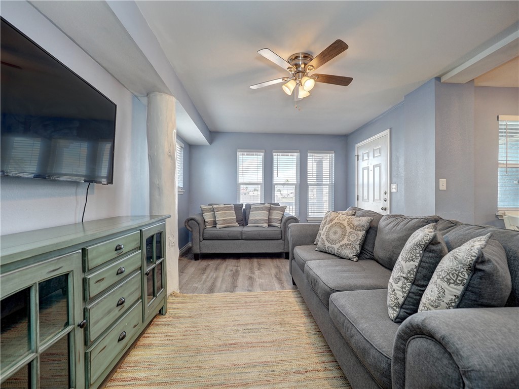 419 6th St Property Photo 15