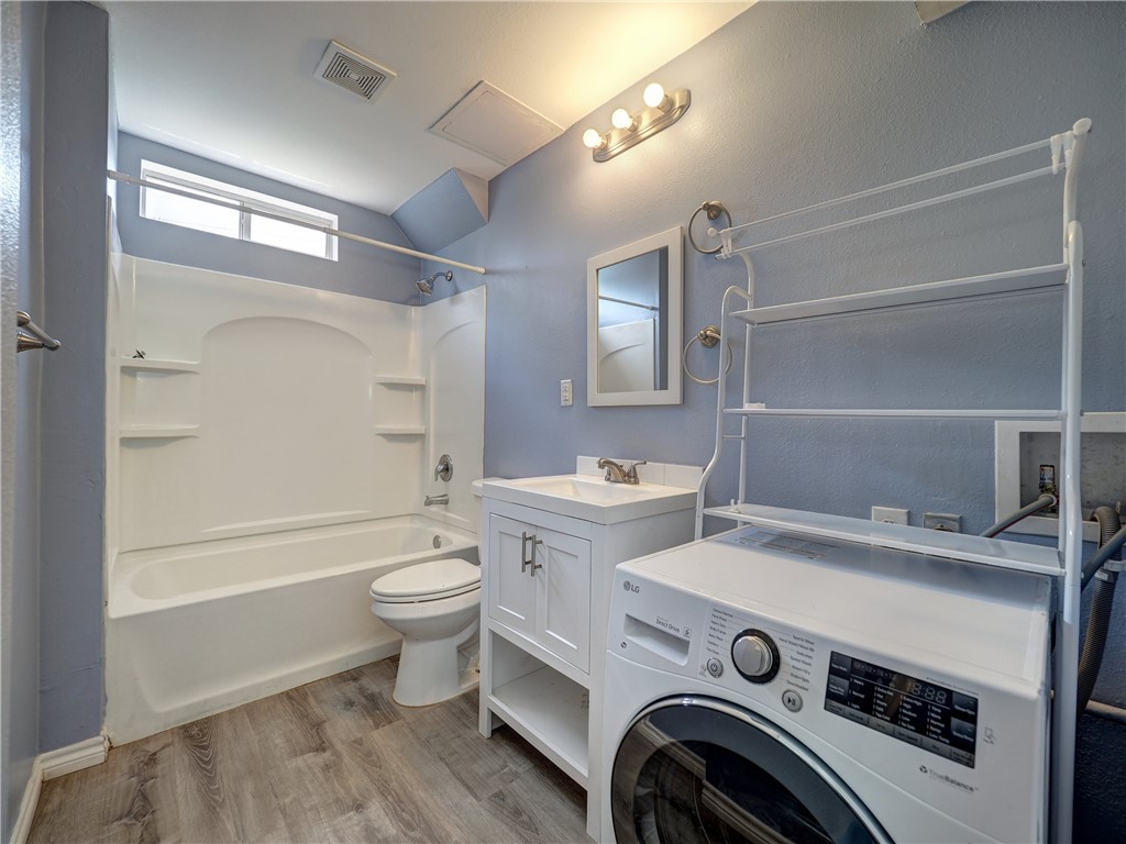 419 6th St Property Photo 26