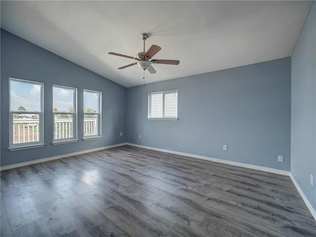 419 6th St Property Photo 33