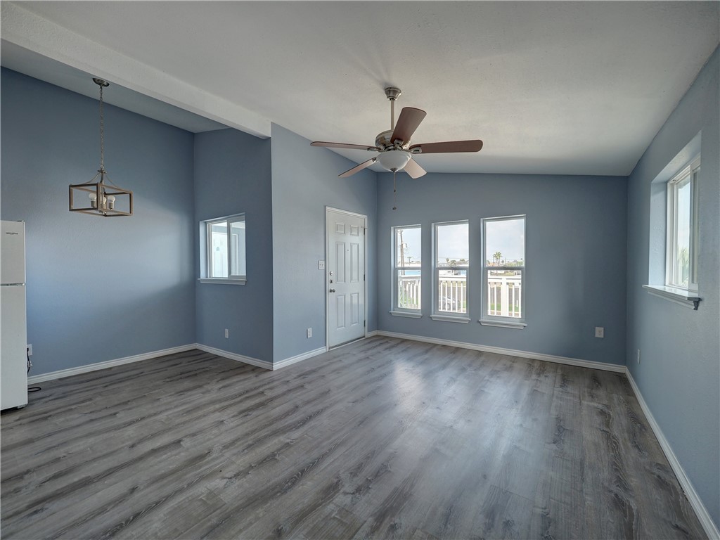 419 6th St Property Photo 34