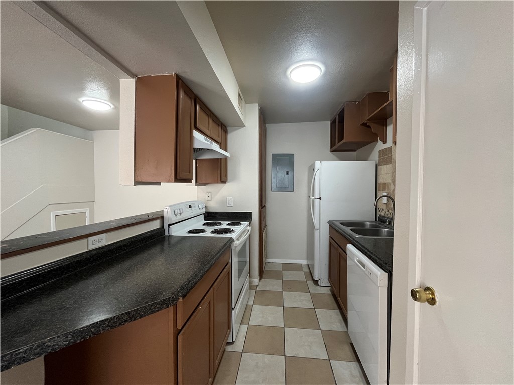 6106 Hidden Cove Property Photo 5