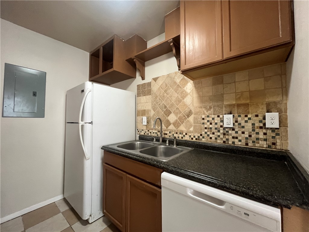 6106 Hidden Cove Property Photo 7