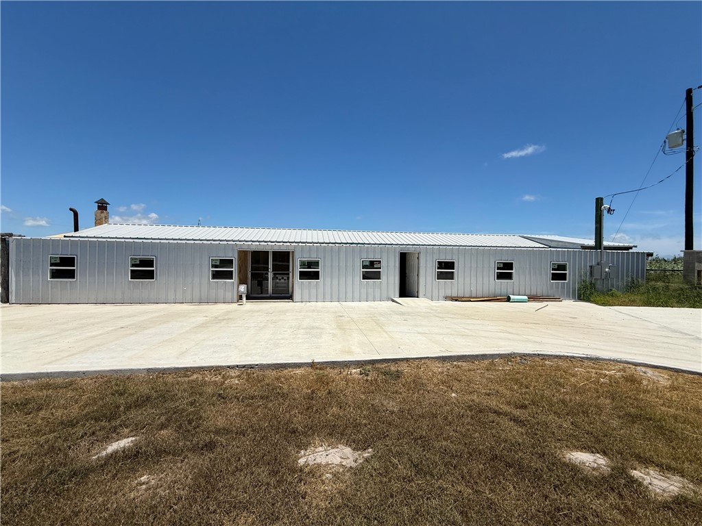 1041 N Commercial St N Property Photo