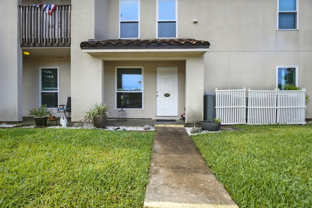 221 Marion Dr Property Photo 1