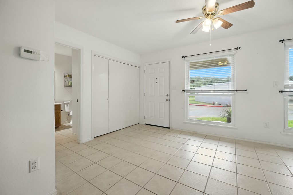 221 Marion Dr Property Photo 5