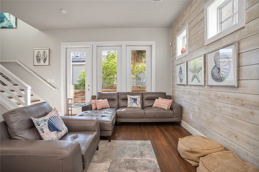 147 W Brundrett Ave Property Photo 8