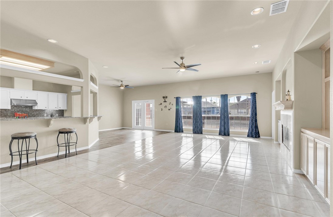 15834 Cuttysark St Property Photo 5
