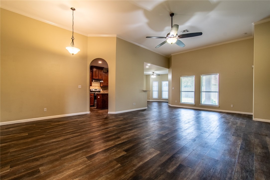 6738 Wall St Property Photo 5