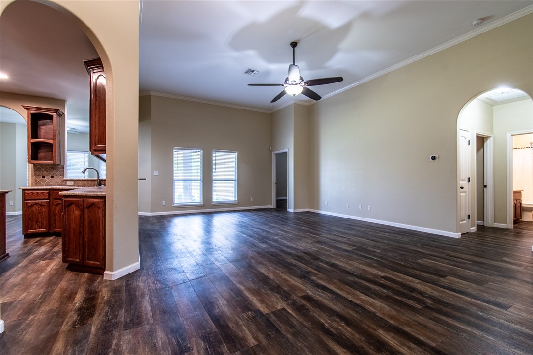 6738 Wall St Property Photo 6