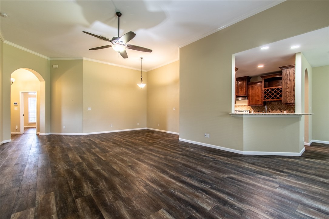 6738 Wall St Property Photo 7