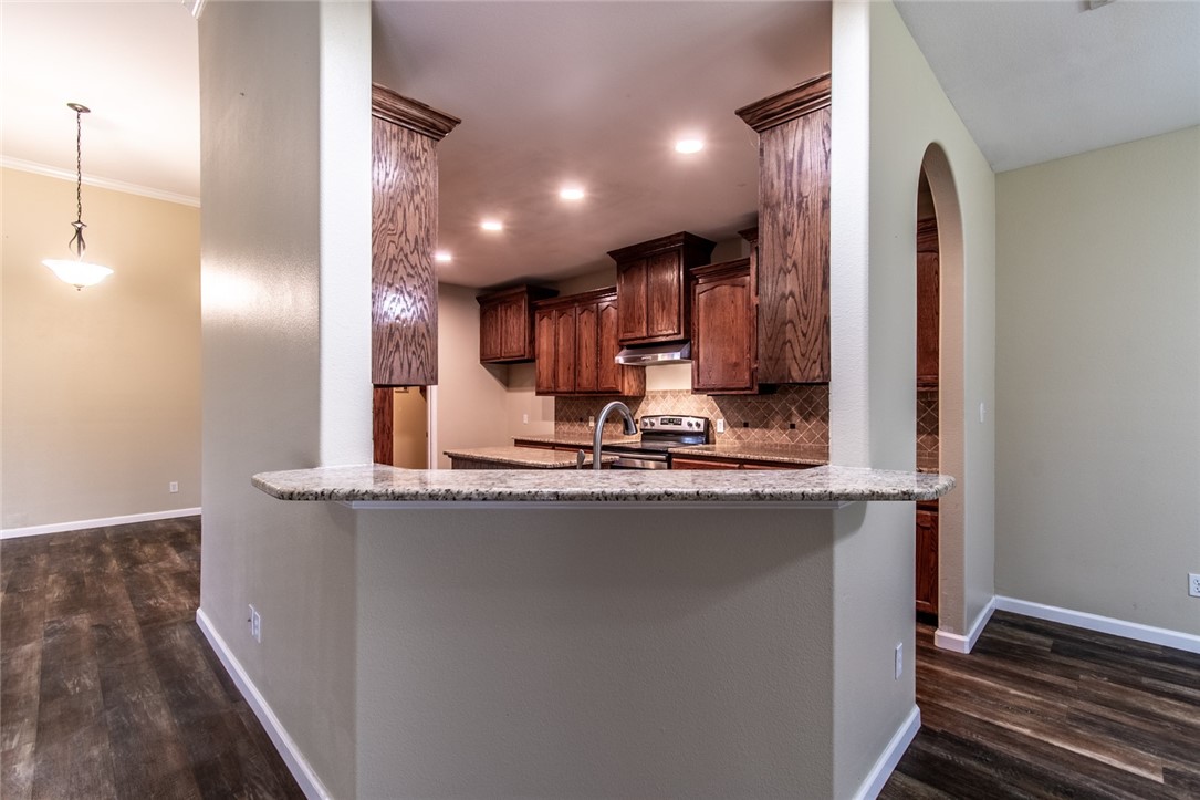 6738 Wall St Property Photo 9