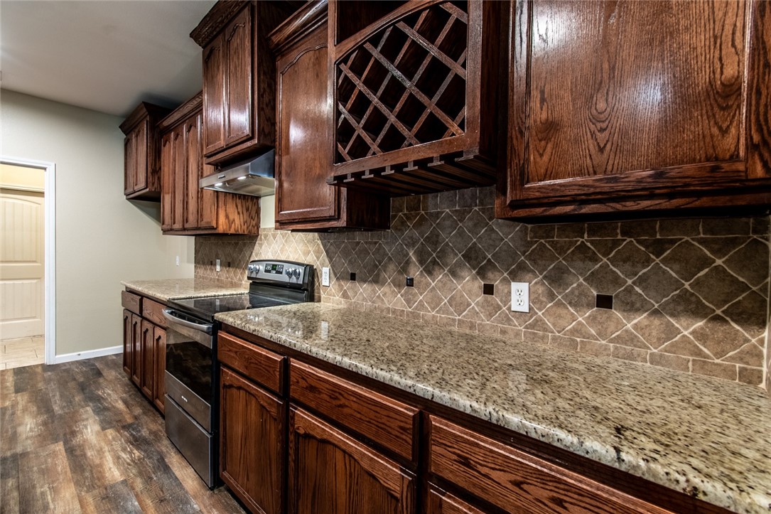 6738 Wall St Property Photo 12