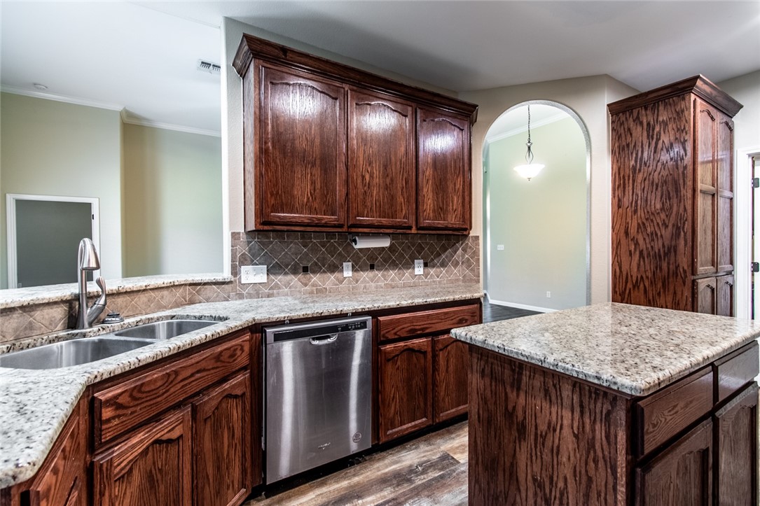 6738 Wall St Property Photo 13