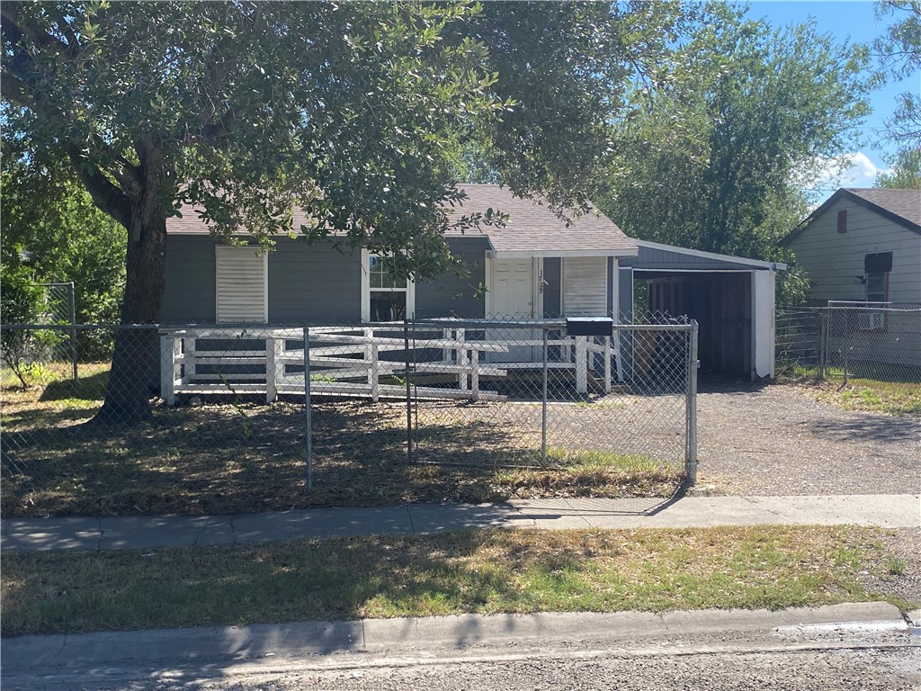 1729 Sherman St Property Photo 4