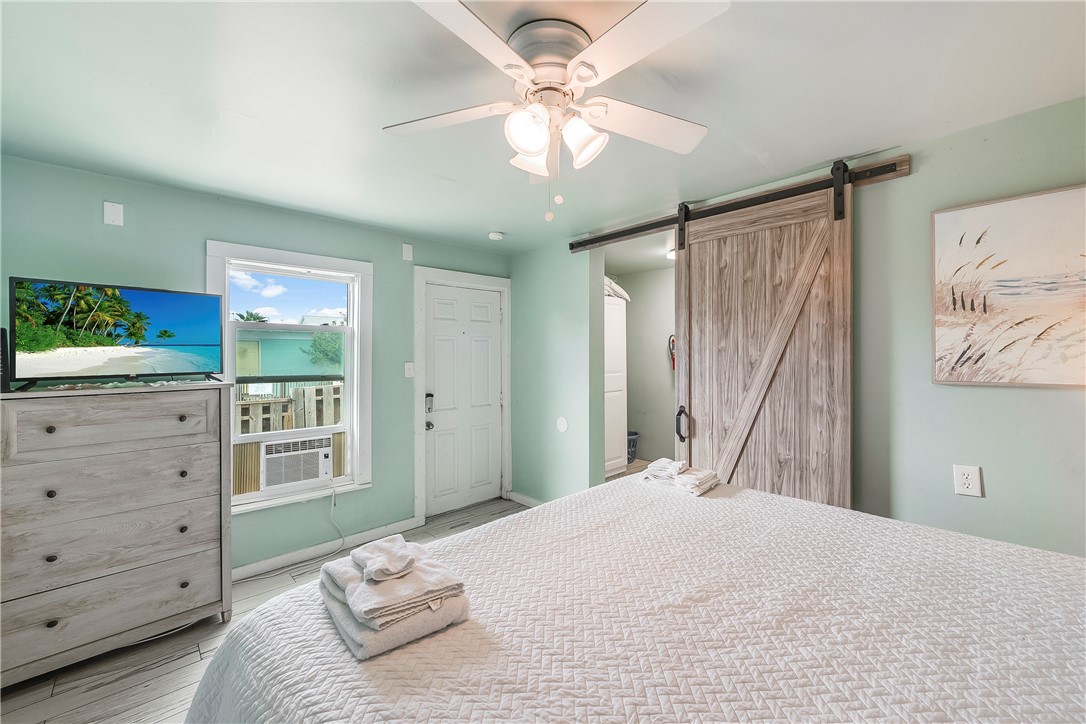 134 N Alister St 26 Property Photo 4