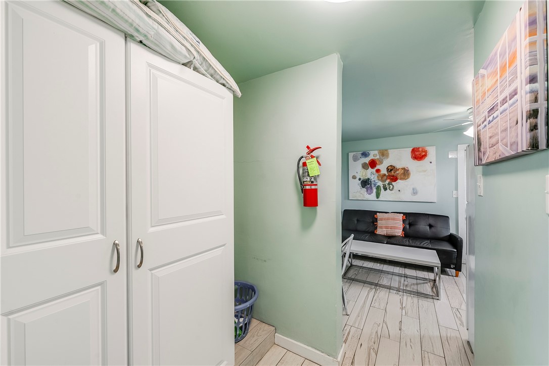 134 N Alister St 26 Property Photo 8