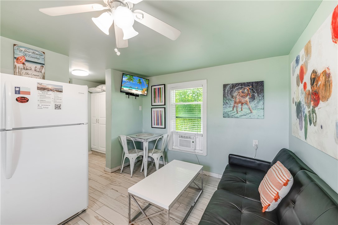 134 N Alister St 26 Property Photo 9