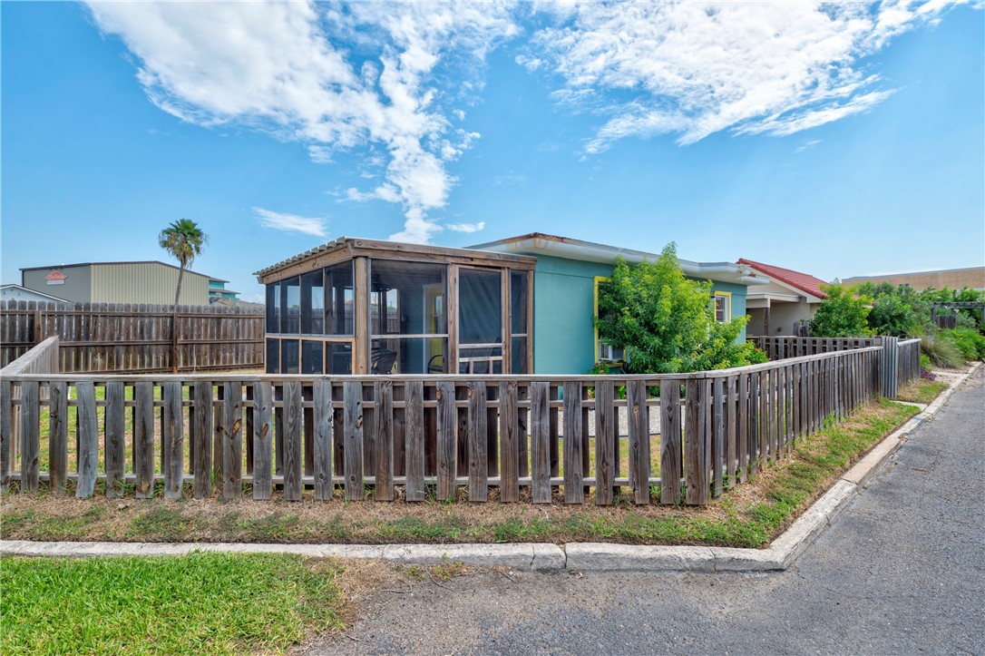 134 N Alister St 26 Property Photo 18