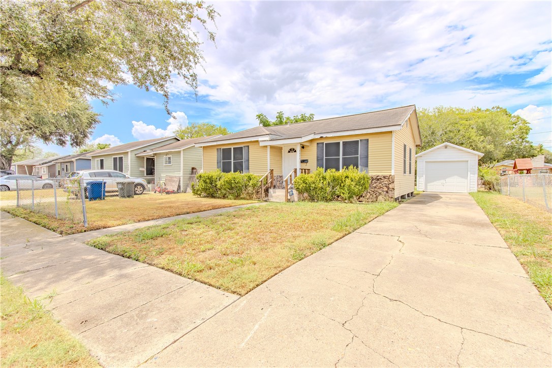 4325 Kirkwood Dr Property Photo 2