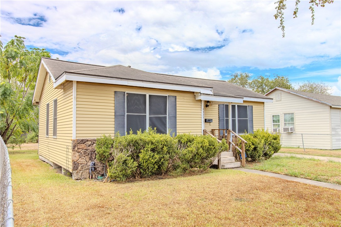 4325 Kirkwood Dr Property Photo 3