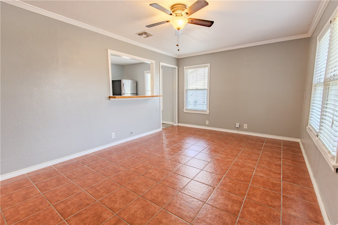 4325 Kirkwood Dr Property Photo 4