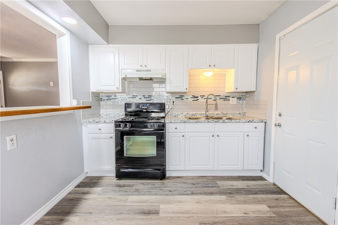 4325 Kirkwood Dr Property Photo 7