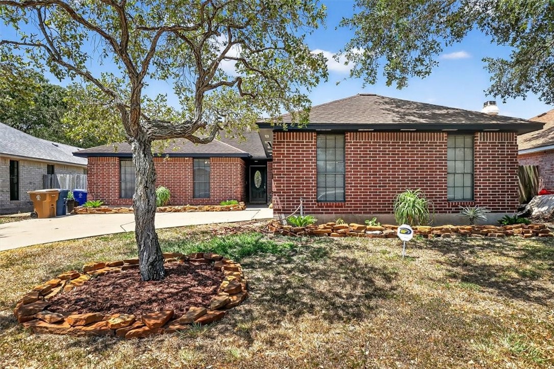 2205 Savoy St Property Photo 1