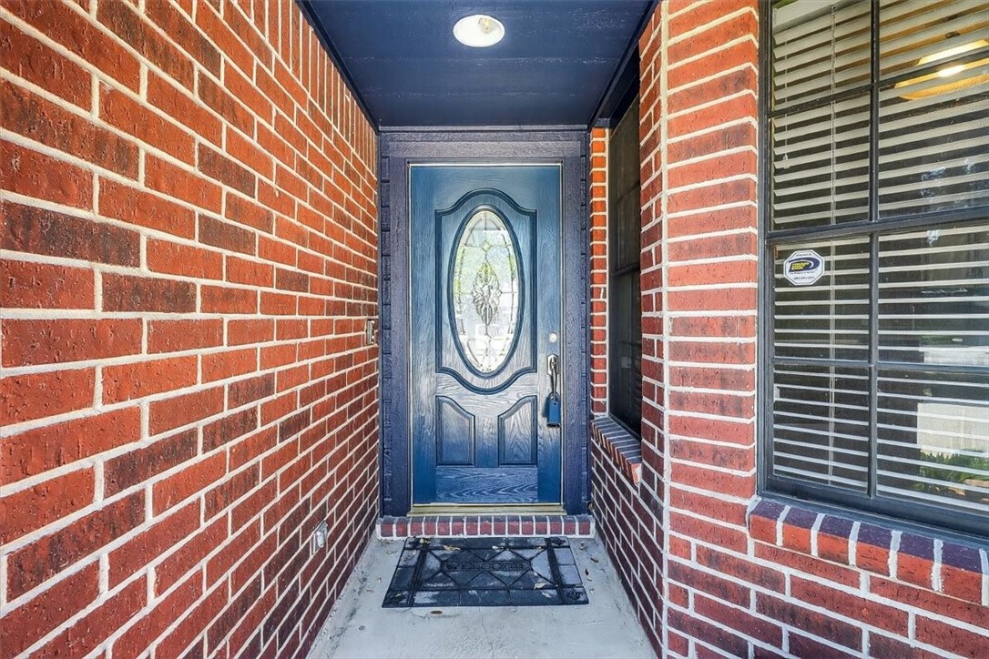 2205 Savoy St Property Photo 4