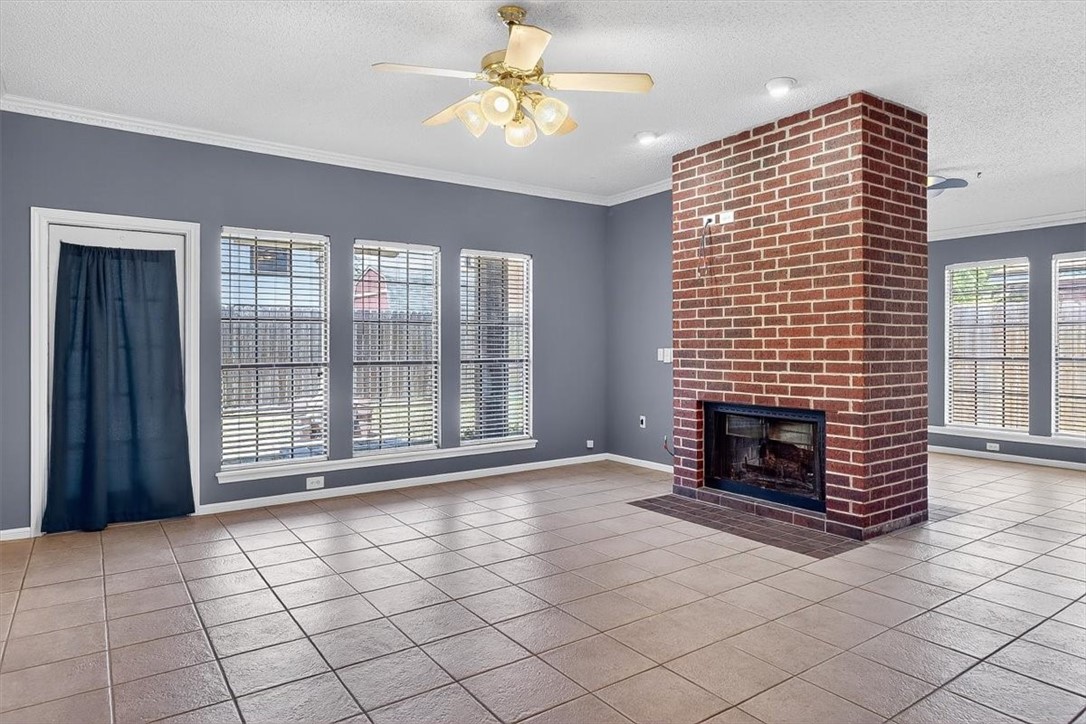 2205 Savoy St Property Photo 6